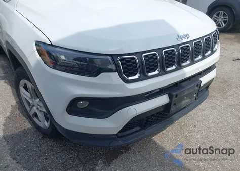 2024 Jeep Compass Latitude 4X4 z USA, uszkodzony, nr VIN 3C4NJDBN4RT103506
